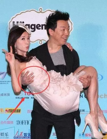 5位女星被抱起,林志玲吃啞巴虧,baby嚇得大喊,熱巴才是真尷尬!