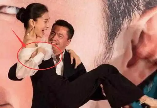 5位女星被抱起,林志玲吃啞巴虧,baby嚇得大喊,熱巴才是真尷尬!