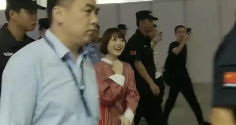 花澤香菜來華參加漫展,現場發生令人氣憤一幕,難怪都不笑了