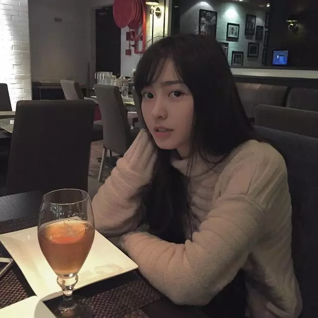 初戀系女神!22歲正妹「巴掌臉自帶仙氣」狂吸300萬粉 遭曝光「0濾鏡素顏照」網崩潰:認不出來