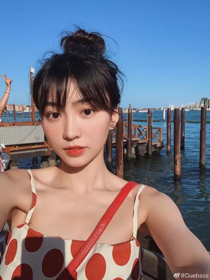 初戀系女神!22歲正妹「巴掌臉自帶仙氣」狂吸300萬粉 遭曝光「0濾鏡素顏照」網崩潰:認不出來
