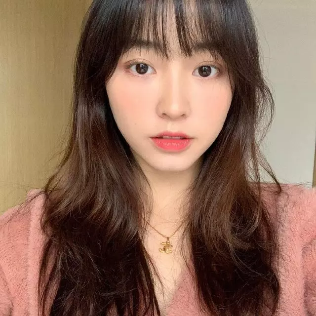 初戀系女神!22歲正妹「巴掌臉自帶仙氣」狂吸300萬粉 遭曝光「0濾鏡素顏照」網崩潰:認不出來
