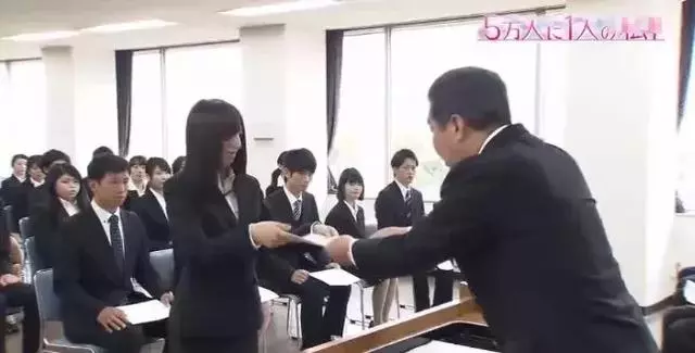 日本面部缺陷的無臉妹,被嘲笑為「怪物」,卻依然活得堅定溫柔!