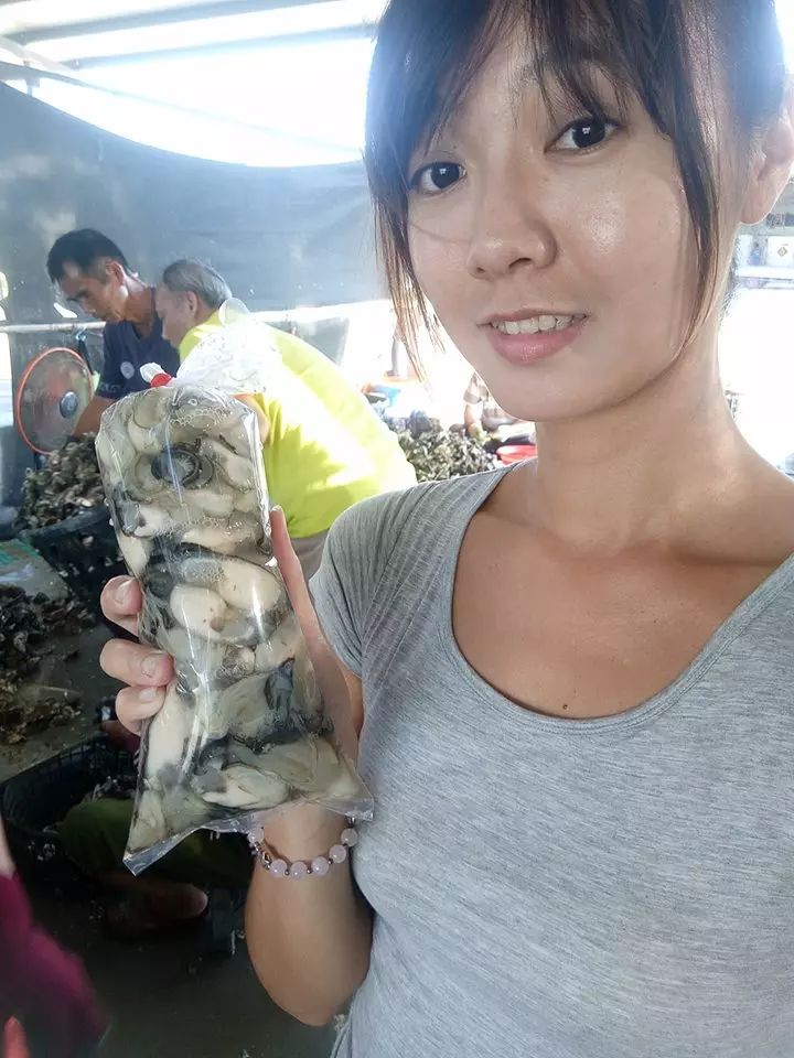 正妹竟是蚵農!24歲嘉義女「回鄉剝蚵」被說沒出息 用苦力證明「反讓業績翻倍」