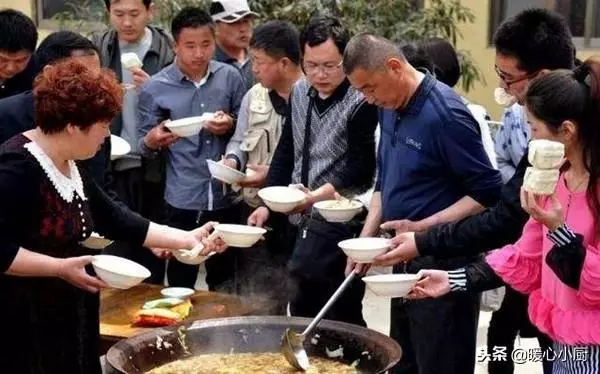 阿姨去工地做飯,色香味俱全,剛做10天就被開除,老闆:不扣工資已經仁慈!
