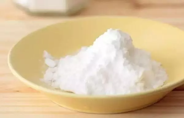 鞋子開膠先別扔,牙膏和小蘇打抹一起,比膠水粘得牢,再穿一年也不壞。