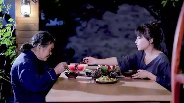 從月薪300到年入過億,李子柒順天改命的背後,只是幸運嗎?