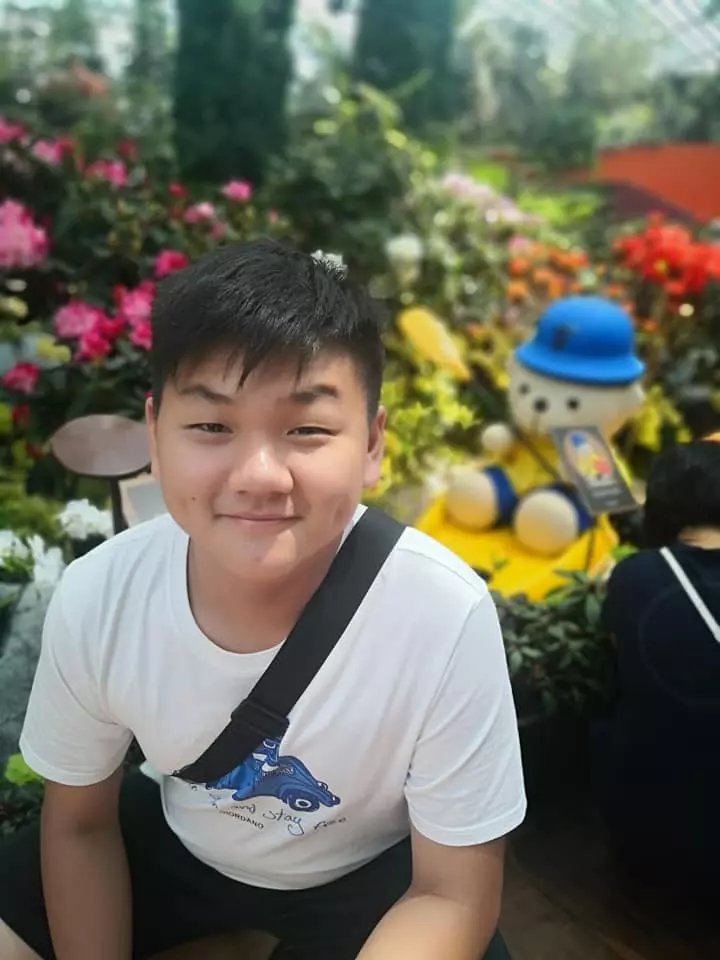 大馬少年嬉戲撞破玻璃門被割死·親友心痛盼教部關注·「須確保學校玻璃門安全」