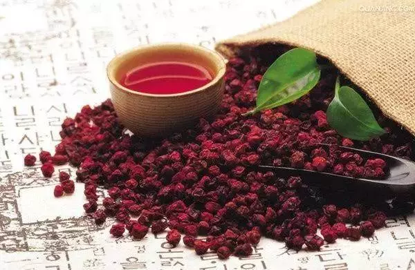 醫生提醒:這3種食物泡水,養肝效果非常好,還能預防肝硬化,肝不好的人要多喝 !