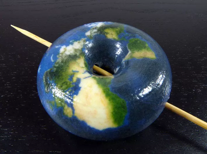 地平派學者全部倒戈!提3大鐵證「地球其實是甜甜圈形狀」NASA貼出照片:不可能是圓的