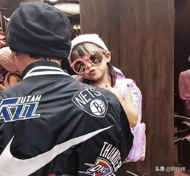 周杰倫女兒近照曝光網友炸鍋了,完美避開媽媽美貌,繼承爸爸長相!