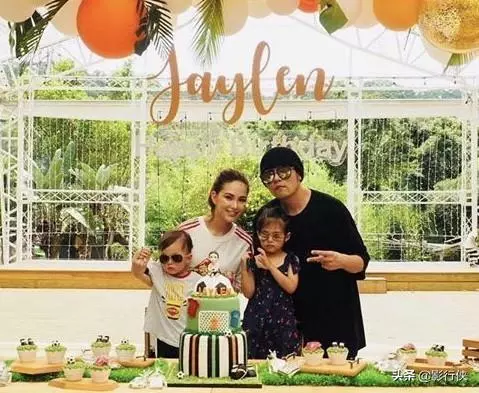 周杰倫女兒近照曝光網友炸鍋了,完美避開媽媽美貌,繼承爸爸長相!