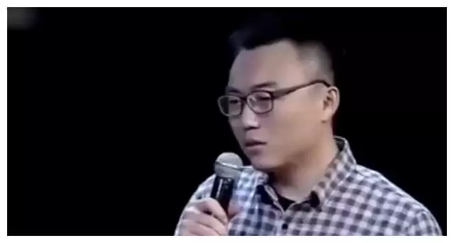 「拾荒男子」上節目相親,女嘉賓嫌棄全場滅燈,主持人笑了:他身價285億!