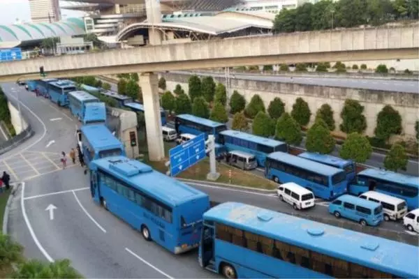 (新山訊)10月16日起 廠巴和校車 不能使用 EDL 進 CIQ