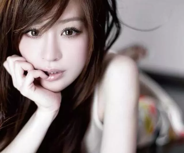 37歲王心凌曬母女美照:一身黑T似媽媽翻版,整沒整容一目了然!