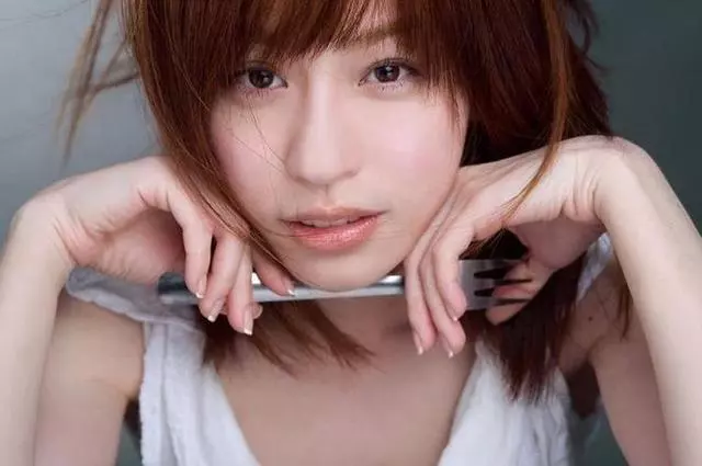 37歲王心凌曬母女美照:一身黑T似媽媽翻版,整沒整容一目了然!