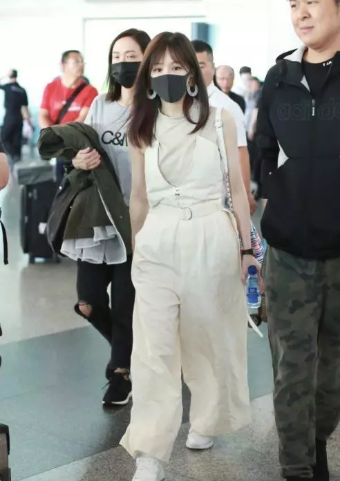 37歲王心凌曬母女美照:一身黑T似媽媽翻版,整沒整容一目了然!