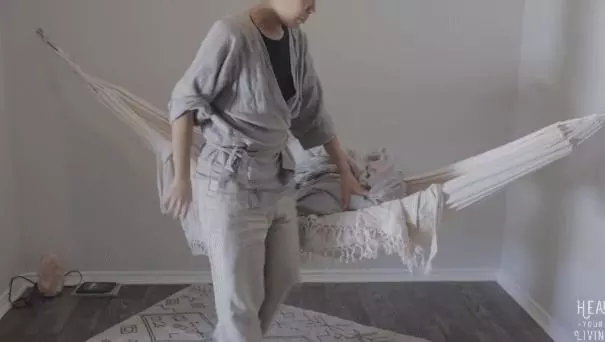 家裡一件家具都沒有???姑娘你這5年怎麼過的…