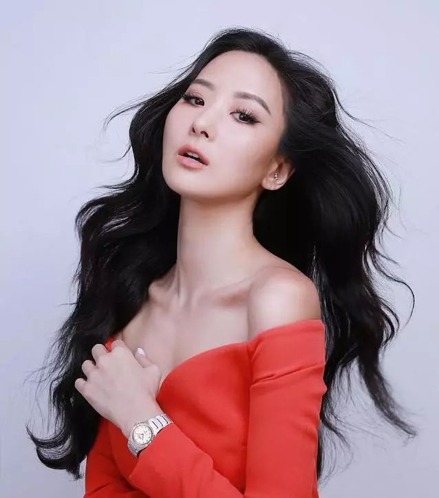 讓小S服氣的女人?臺灣第一名媛孫芸芸曬與老公合照慶生,相差7歲的夫妻同框像父女