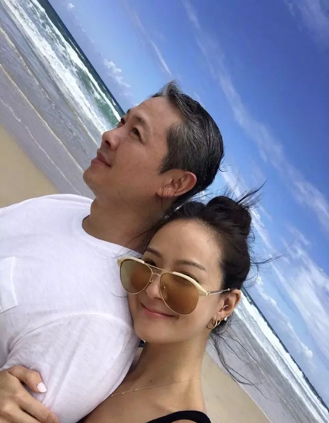 讓小S服氣的女人?臺灣第一名媛孫芸芸曬與老公合照慶生,相差7歲的夫妻同框像父女