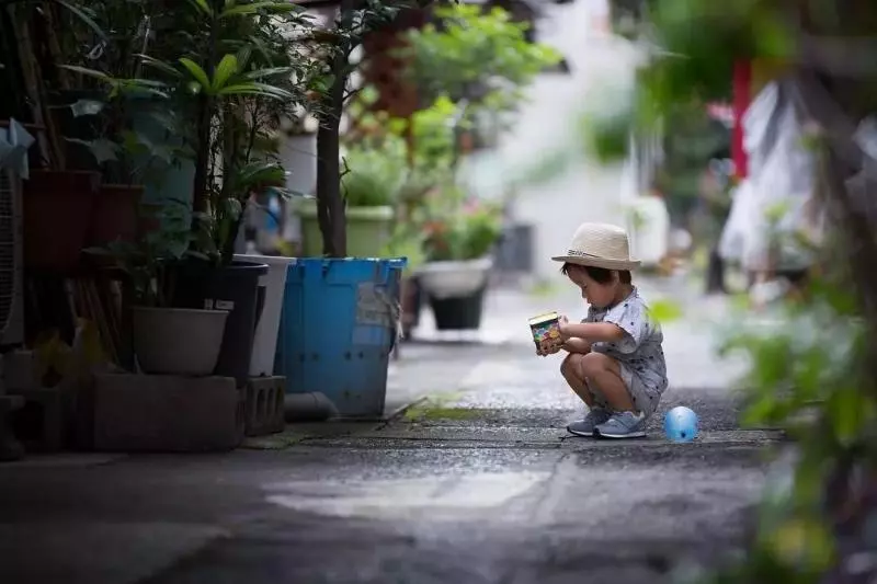 日本攝影師曝光兒子私房照,背景卻意外走紅:這才是我們嚮往的夏天