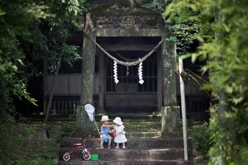 日本攝影師曝光兒子私房照,背景卻意外走紅:這才是我們嚮往的夏天