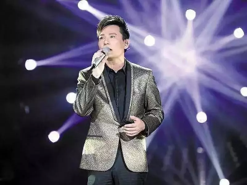 40年傾資百萬救治流浪貓狗,他是情歌王子也是愛心大使!他說:它們是生命,不是玩具