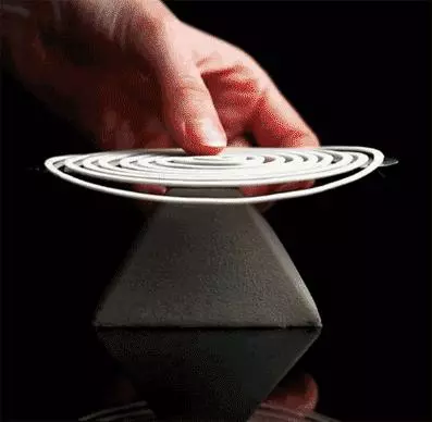 做蛋糕也要3D建模?這個把建築放進蛋糕的烏克蘭姑娘,驚艷眾人