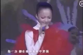 讓人心疼了10年的張韶涵,發個問號都「被」上熱搜:人生是部狗血偶像劇,還好我有翅膀可以飛翔