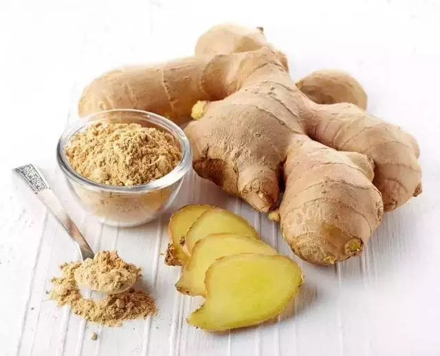 生薑好處多,睡前常用生薑敷肚臍,身體會收穫4大好處