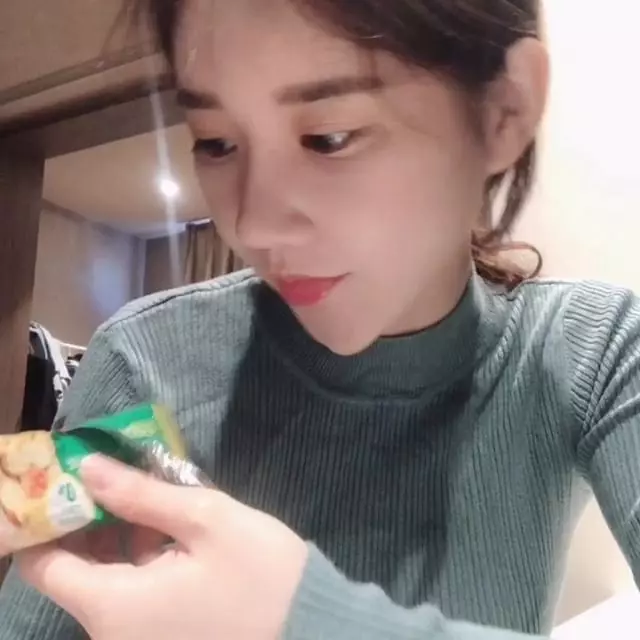 正妹원미령,每一件衣服都被撐成緊身衣!