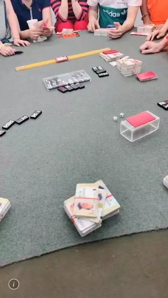 《到酒店遇到愛?4-5集》交往後真真貼心送禮物還留家裡鑰匙給我,女生家過夜熱戀感覺浮現