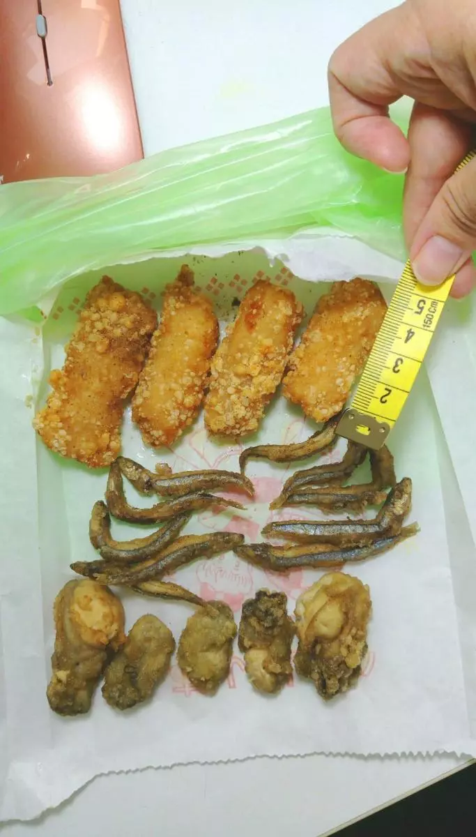 被市場攤販吸引過去,試吃不買又不好意思!只好隨便夾一點,結帳完那價錢懷疑自己是不是吃米不知米價