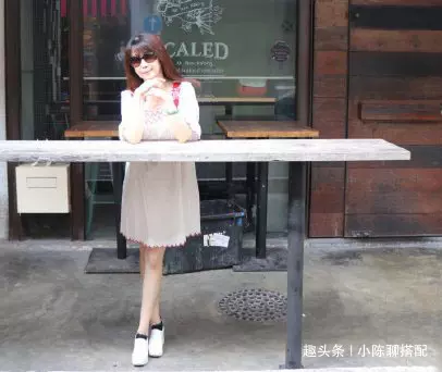 50歲孟庭葦「罕見曬私服照」,飄逸直髪搭白裙嫩回20歲,清新減齡,氣質宛如周慧敏