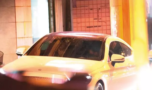 害羞!曾莞婷驚爆「秘戀賓士男」車上激吻!深夜約會「新歡身分」曝光嚇歪網友:財力太驚人!