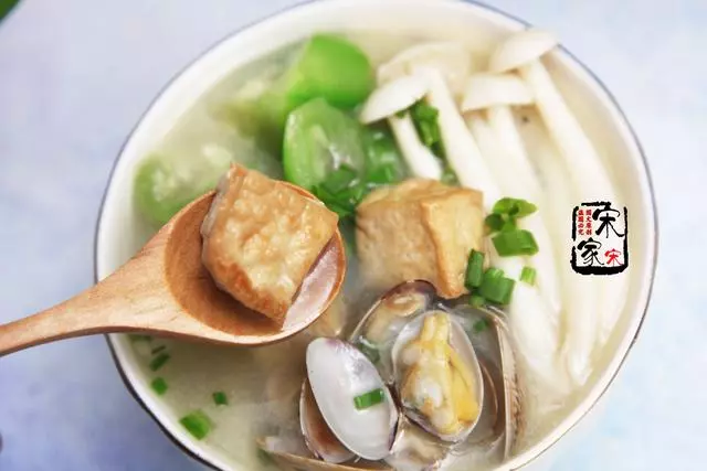 明日寒露多喝這湯,5分鐘做一鍋,潤喉防燥保健康,家人正需要