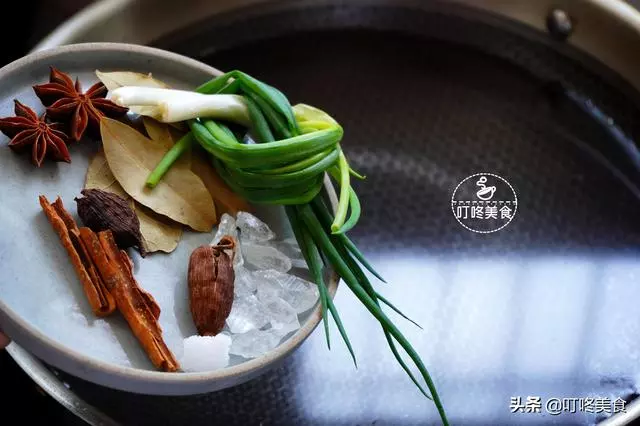 雞翅的懶人做法,不用炒不用炸,往鍋裡一丟鮮香營養