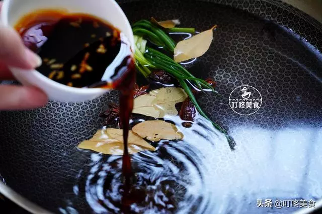 雞翅的懶人做法,不用炒不用炸,往鍋裡一丟鮮香營養