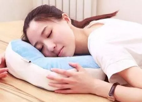 吃完飯就犯困,是真累還是純困?自查,可能和這三種原因有關