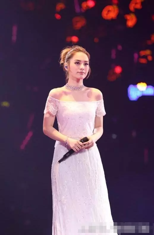 關掉濾鏡阿嬌長這樣?給了如此絕美的容顏卻給了她暴殄天物的審美!