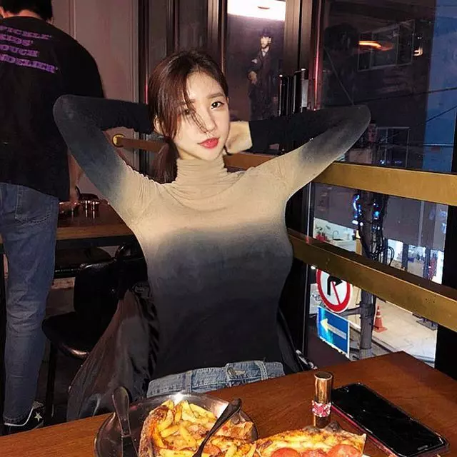 正妹원미령,每一件衣服都被撐成緊身衣!