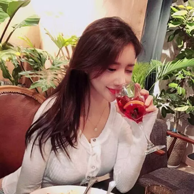 正妹원미령,每一件衣服都被撐成緊身衣!