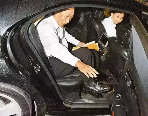 郭台銘:「絕對不讓我的孩子,睡到自然醒!」自律,對一個孩子究竟有多麼重要?