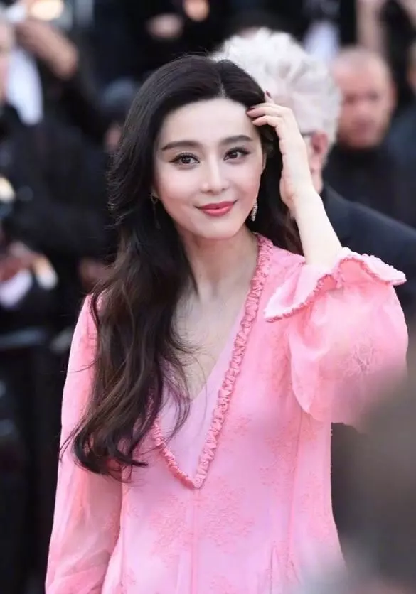 范冰冰回應佟大為假戲真做:我和梁都進去了,她很專業的不需要替身!