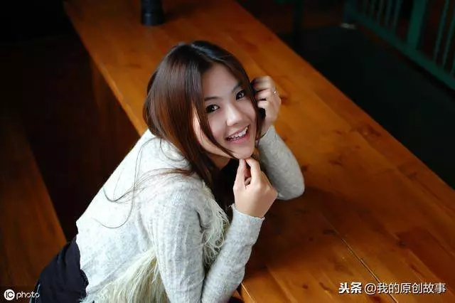 老公出軌女秘書,老婆不哭不鬧直接凈身出戶,兩年後街上偶遇,丈夫懵了