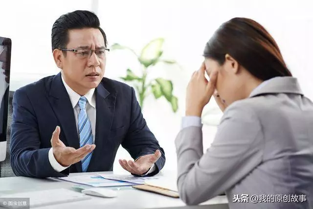 老公出軌女秘書,老婆不哭不鬧直接凈身出戶,兩年後街上偶遇,丈夫懵了