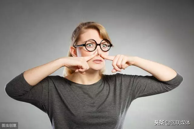 50歲後容易有「老人臭」?這3個都可能是「禍根」,要提前預防