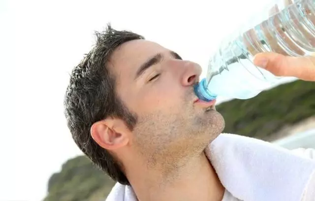 喝水多比喝水少更可怕?關於喝水的那些事兒,值得一看