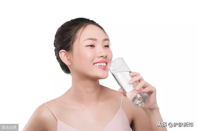 早上起床能不能空腹喝水?好多人都想錯了,長記性