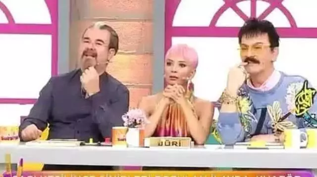 女模在節目上,突然被剪掉30公分的長髮,氣得當場哭到昏厥!